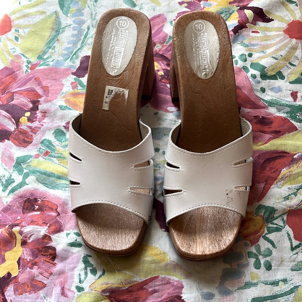 Vintage 90’s Slide Sandals. Size 10.